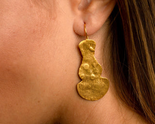 Golden Violin Earrings Earrings Hattus Jewelry 